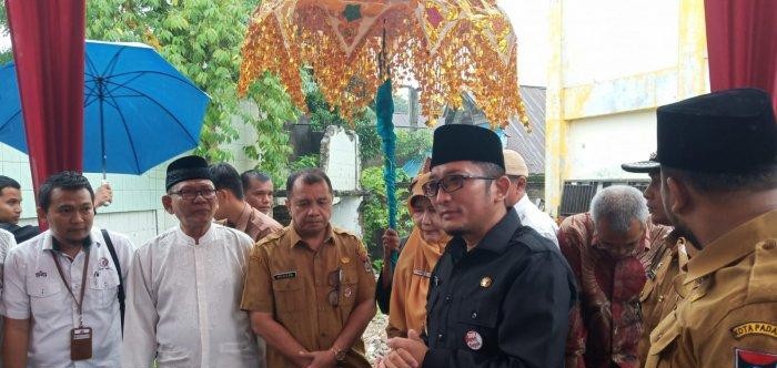 Walikota Padang Pimpin Langsung Peletakkan Batu Pertama Pembangunan Mushola SMP Negeri 2 Padang